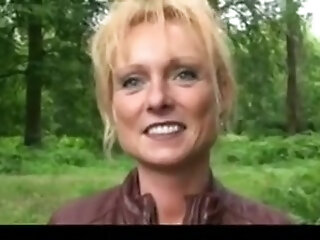 Mature Dans Les Bois