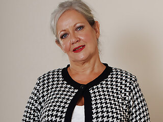 Mature British housewife shows she still got what it takes