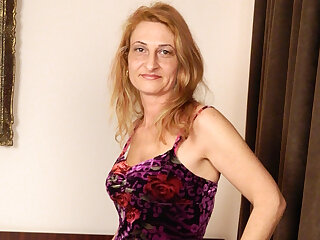 Horny mature slut playing with her pussy