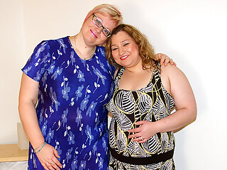 Two chubby mature lesbians go at it